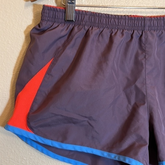 𝅺NIKE Athletic Running Shorts - Picture 2 of 13
